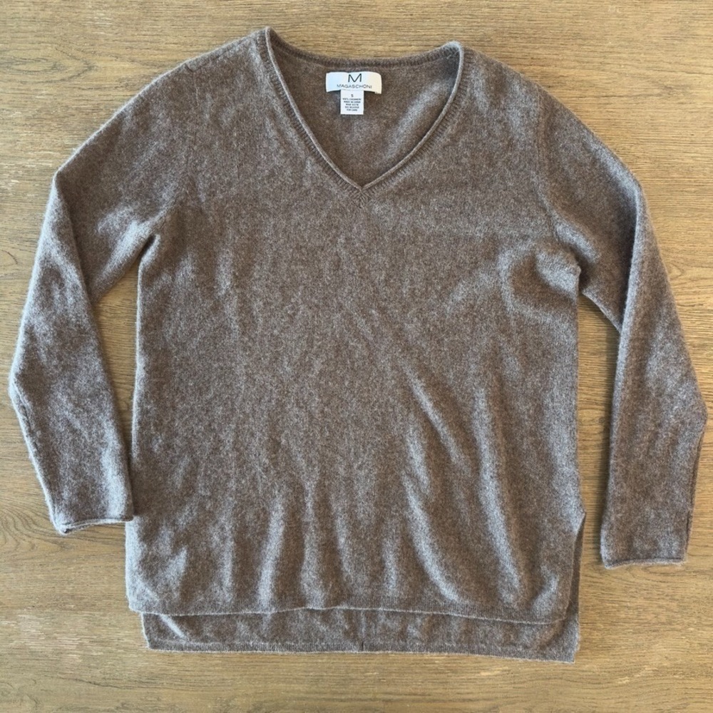 Magaschoni 100% Cashmere Women's V-Neck Sweater-Hi Low Hem-Soft & Cozy-Sze Small